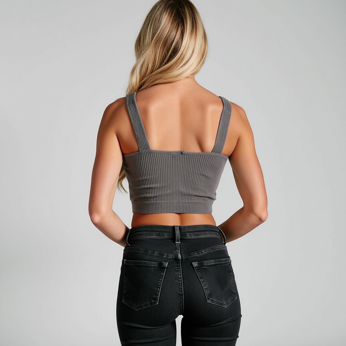 Women's Ribbed Seamless Sports Bra with Scoop Neck and Wide Straps
