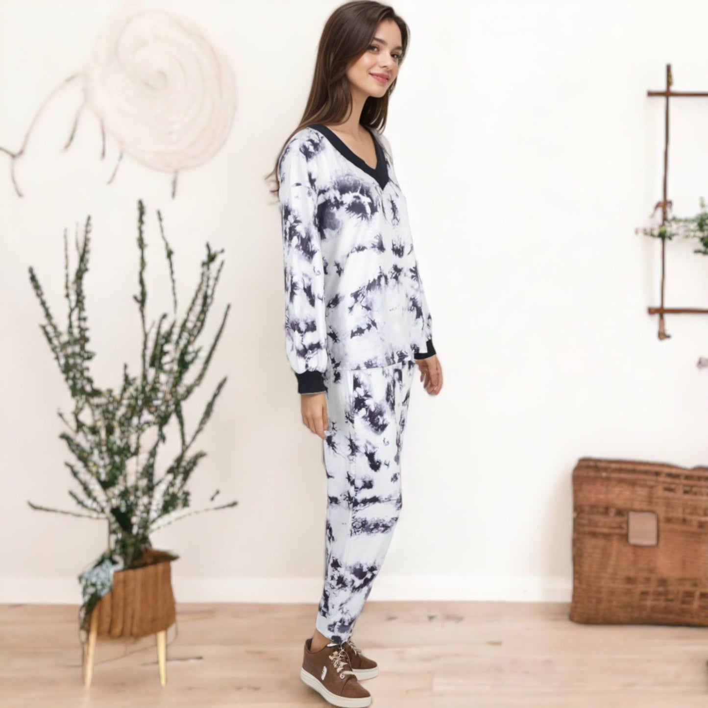 V-Neck Tracksuit with Drawstring Waist Sweatpants