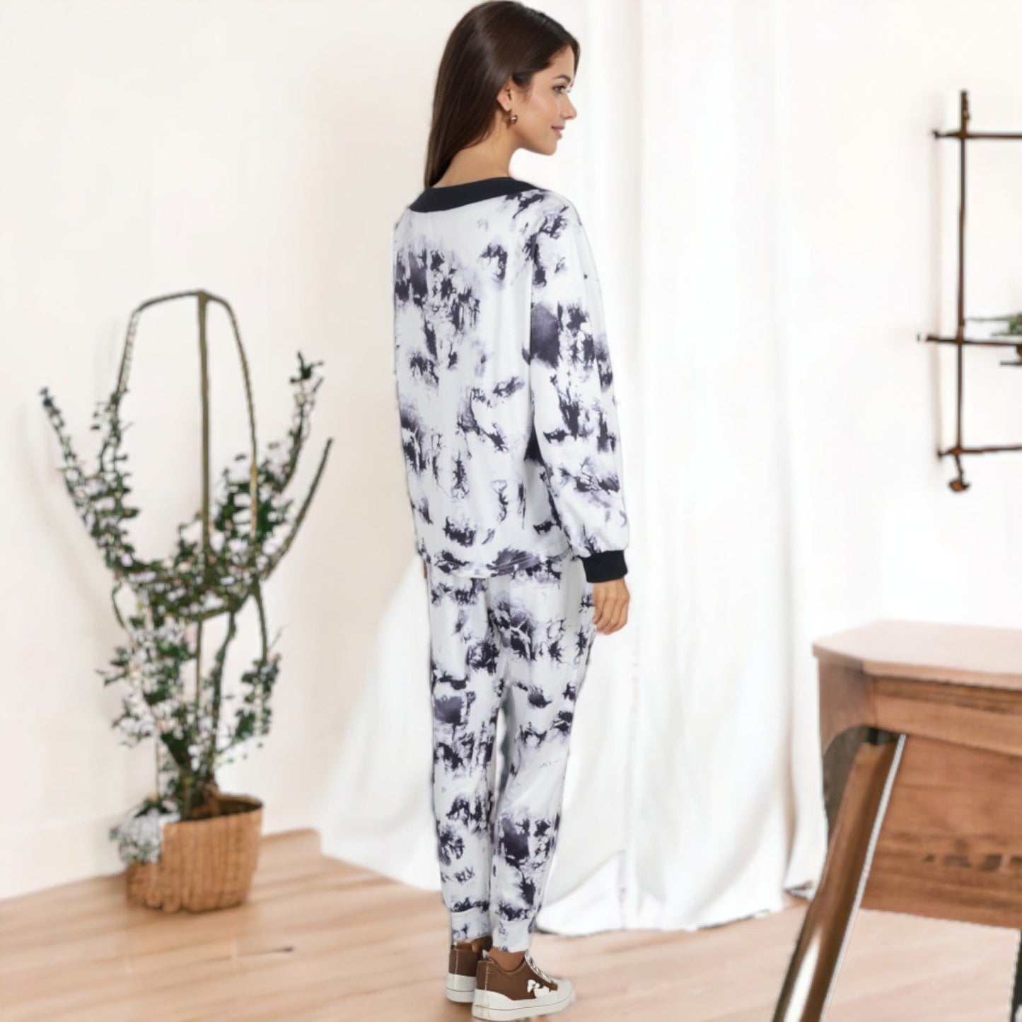 V-Neck Tracksuit with Drawstring Waist Sweatpants