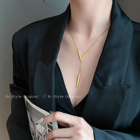 V-Shaped Gold Necklace with Straight Hanging Pendent