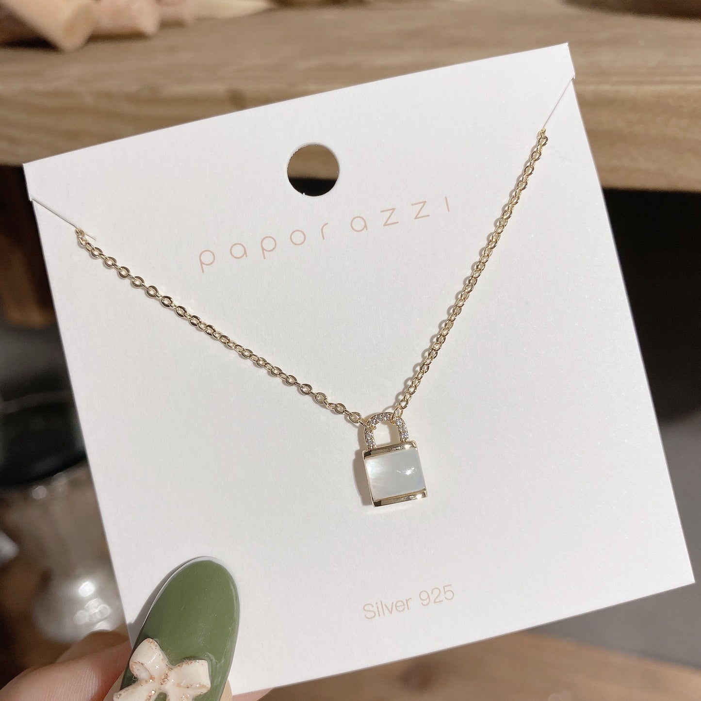 Shell Lock Pendent Necklace