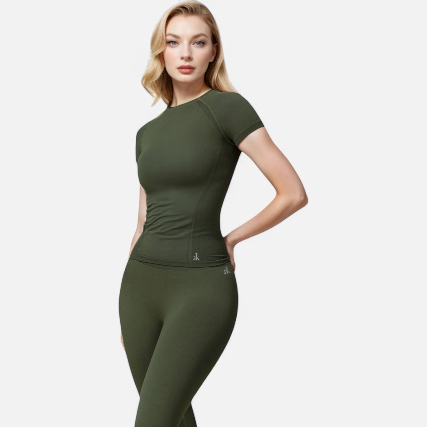 Active Women's Short Sleeve Seamless Fitted Tee with Crew Neck and Stretch Fabric