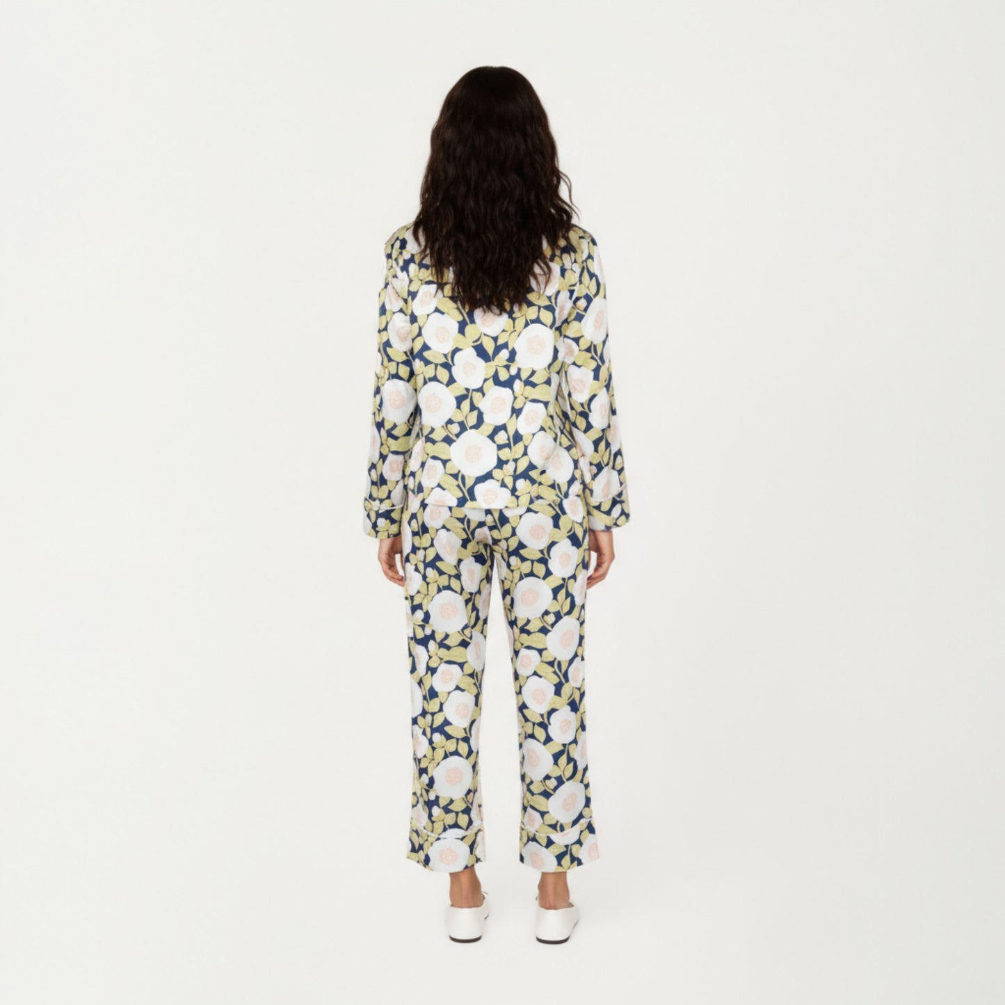 2-Piece Set Long Sleeve Button Front Pajama Set with Floral Print and Soft Silky Fabric for Relaxed Comfort