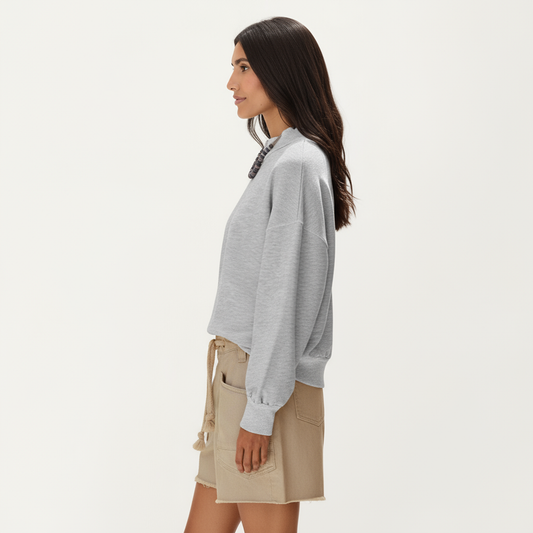 Long Sleeve Crew Neck Pullover Top with Relaxed Fit and Ribbed Cuffs