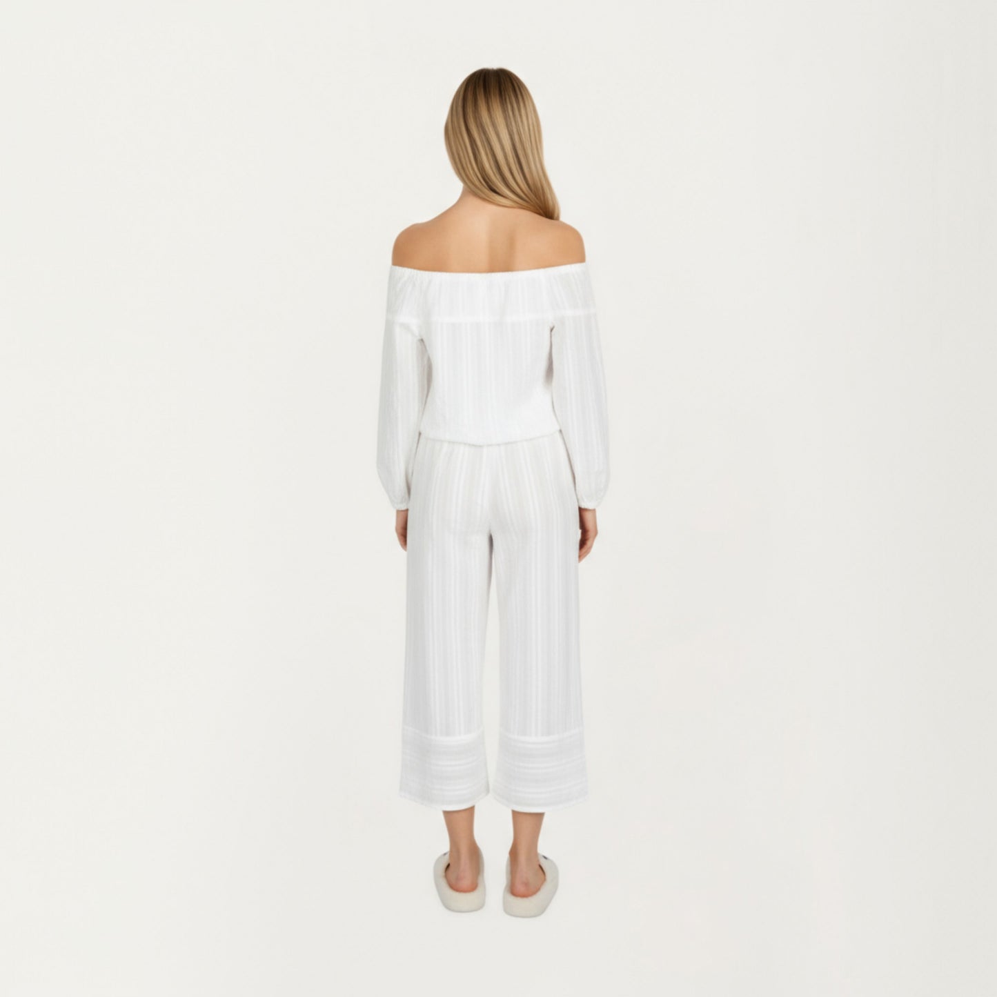 2-Piece Set Long Sleeve Gathered Neckline Top and Relaxed Fit Pants Pajama Set in Lightweight Fabric