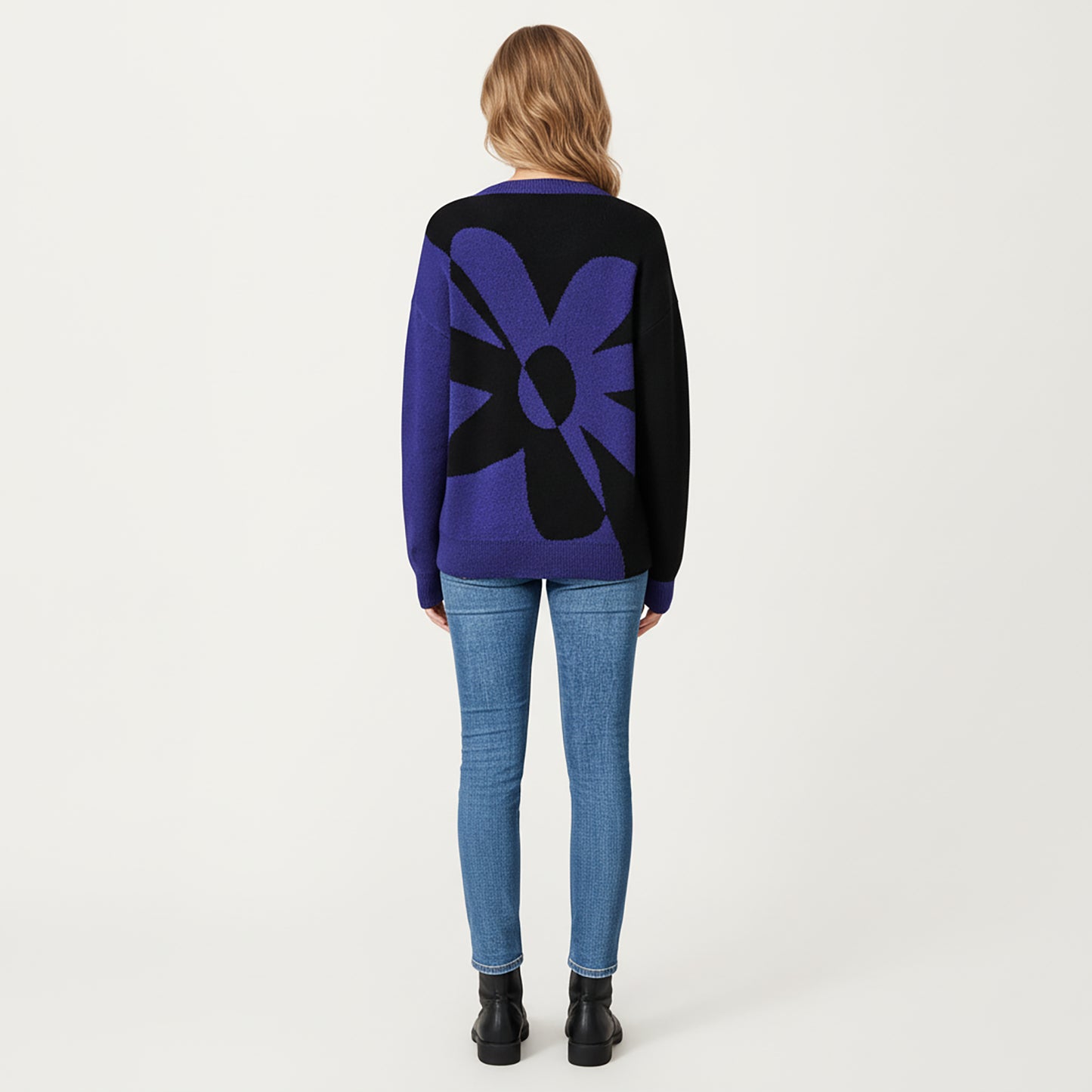 Bold Graphic Floral Pattern Knit Sweater with Soft Crew Neckline and Relaxed Long Sleeve Pullover Fit