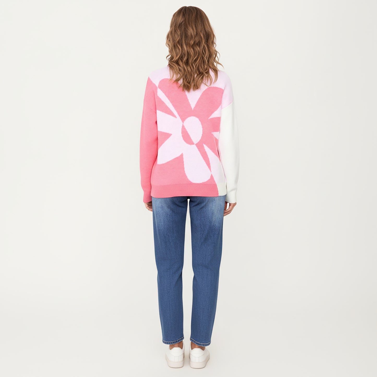 Bold Graphic Floral Pattern Knit Sweater with Soft Crew Neckline and Relaxed Long Sleeve Pullover Fit