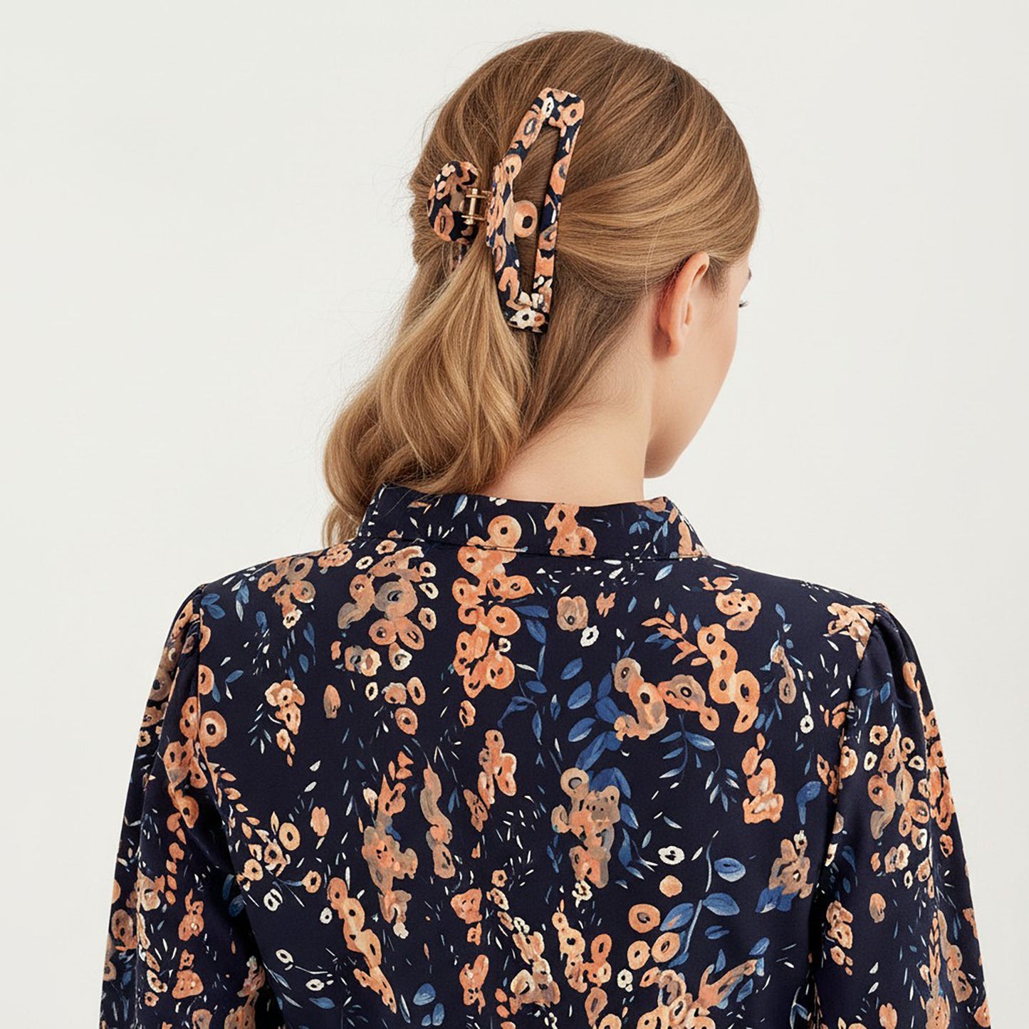 Floral Print Smocked Waist Dress with Long Sleeves, V-Neckline, and Ruffled Hem for a Feminine and Flattering Fit