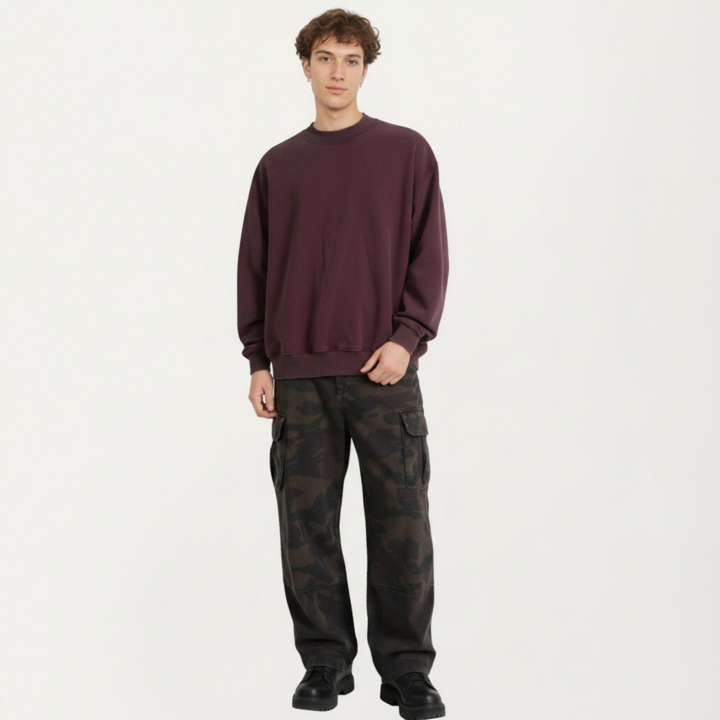 Men's Crewneck Sweatshirt with Ribbed Trim and Relaxed Fit