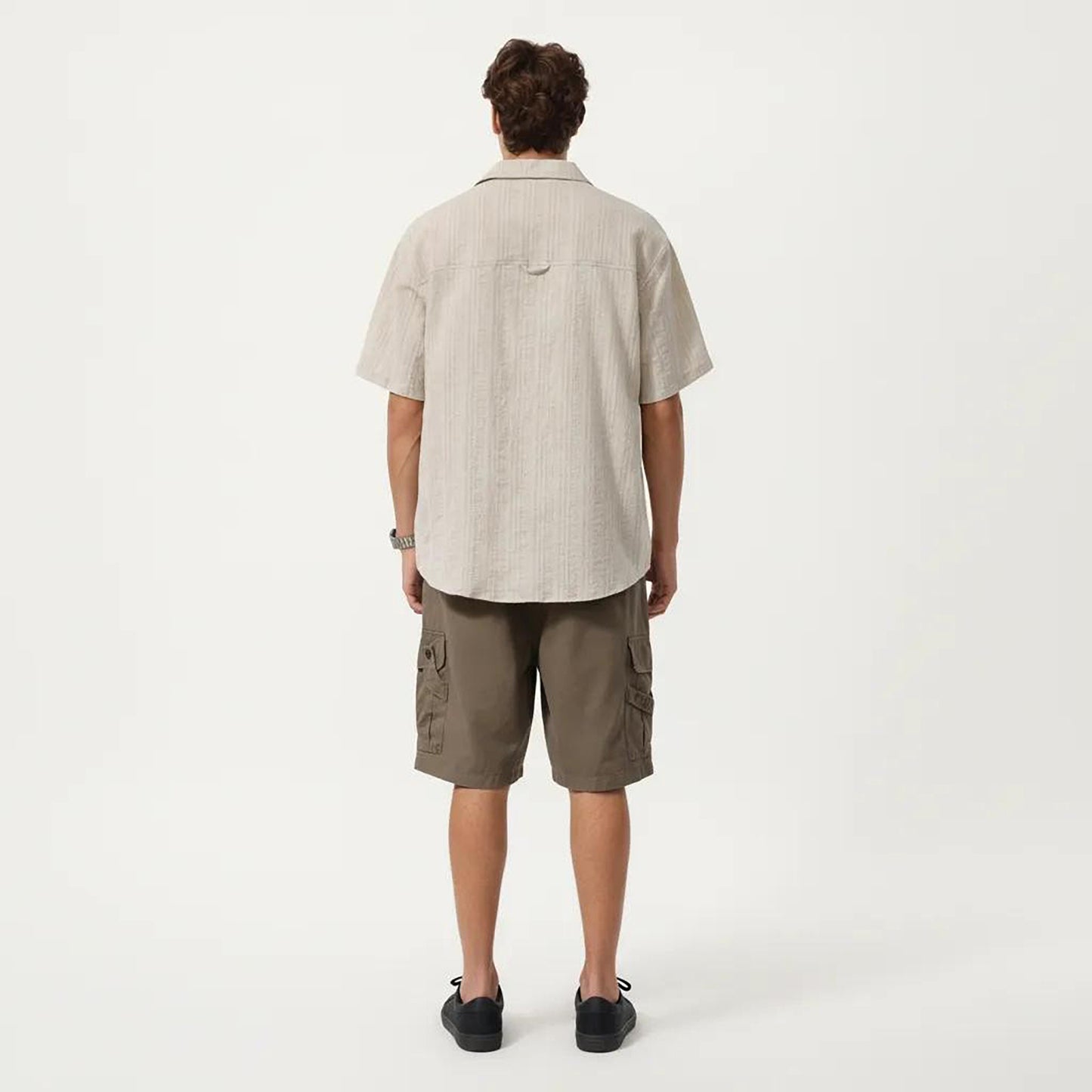 Men's Short Sleeve Button-Up Shirt with Textured Fabric and Dual Chest Pockets