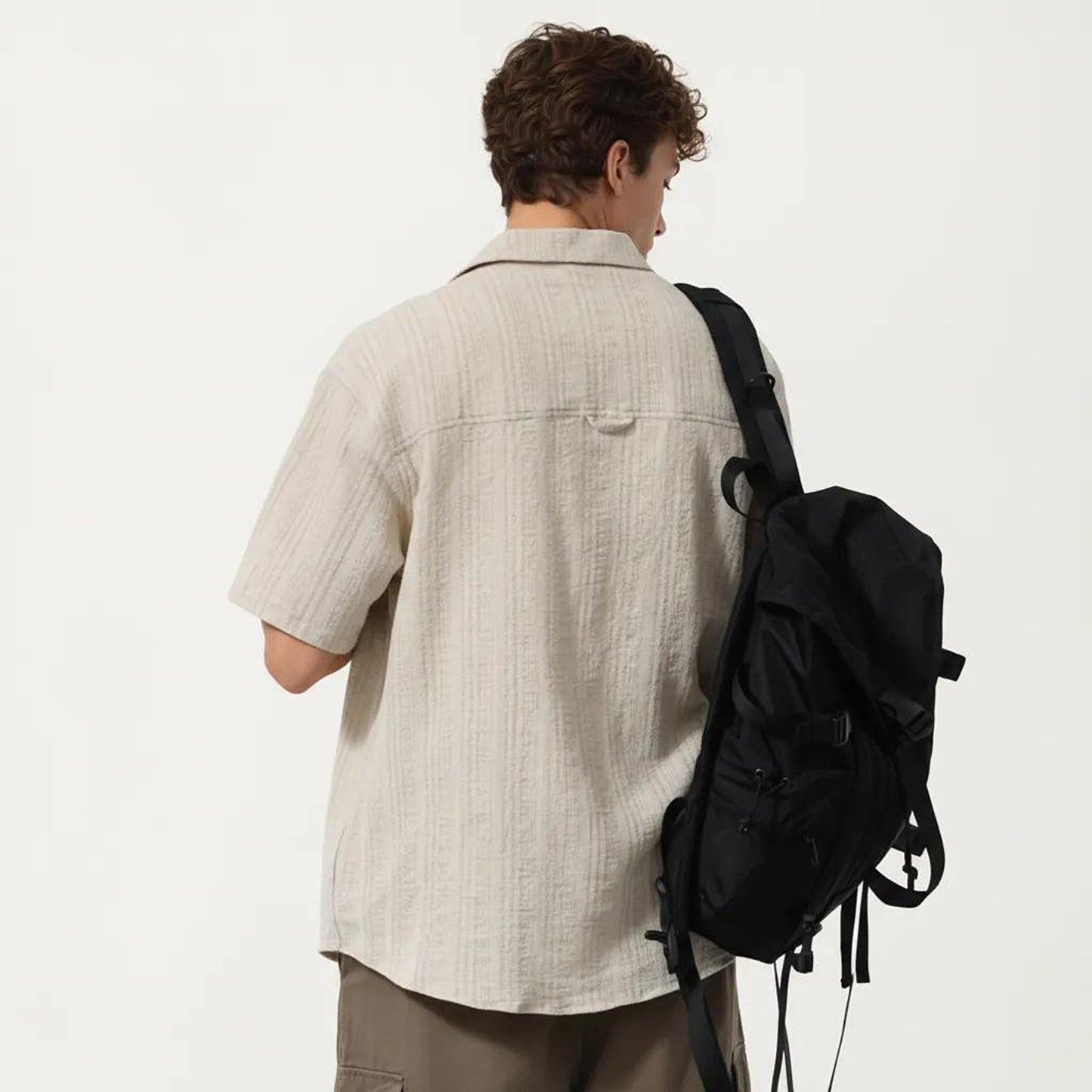 Men's Short Sleeve Button-Up Shirt with Textured Fabric and Dual Chest Pockets