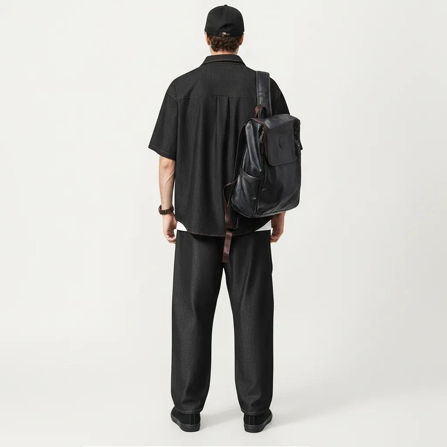 Men's Short Sleeve Button Front Shirt with Chest Pocket and Relaxed Fit