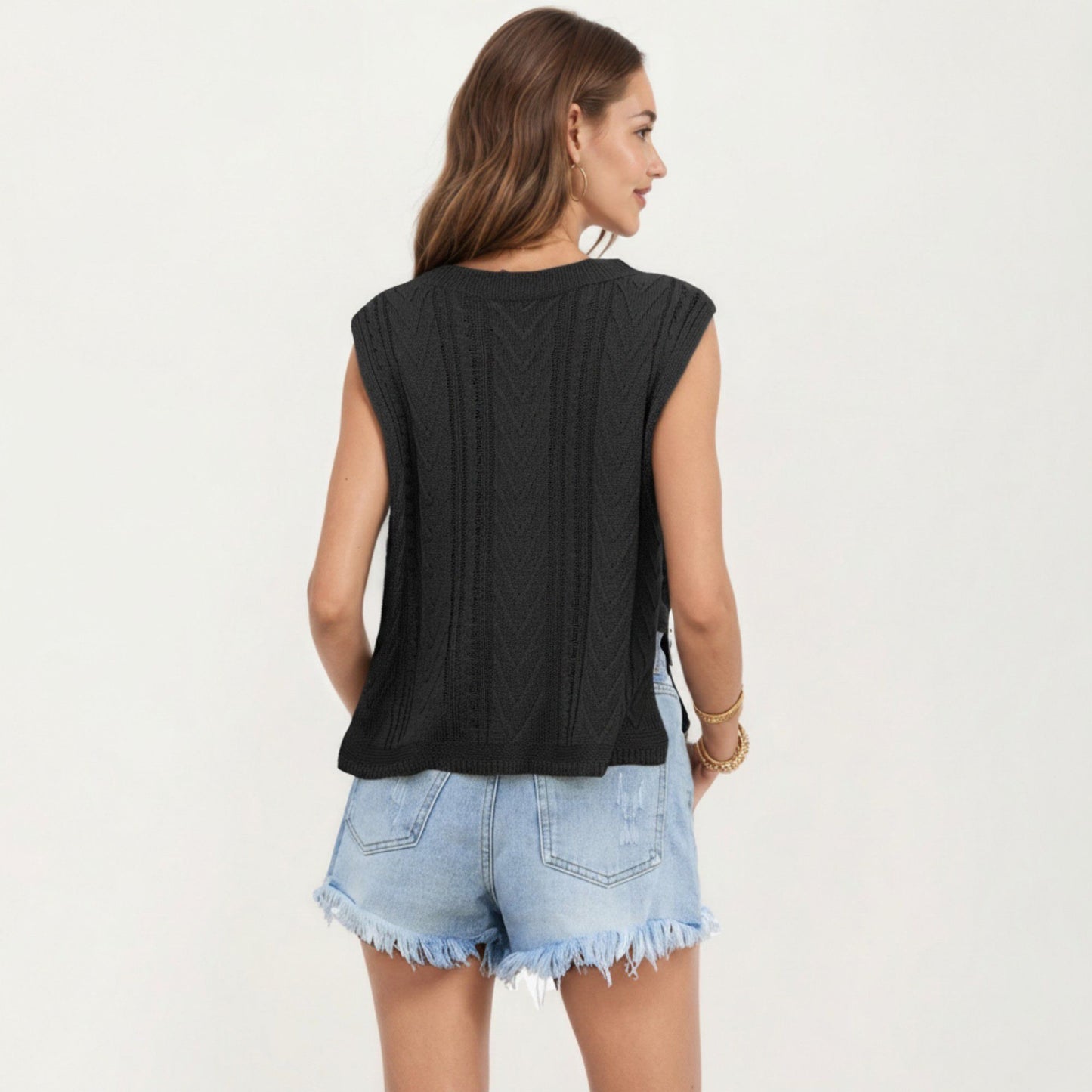 Sleeveless Cable Knit Top with Crew Neck and Ribbed Hem