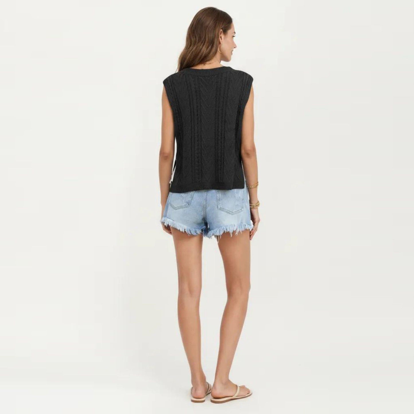 Sleeveless Cable Knit Top with Crew Neck and Ribbed Hem