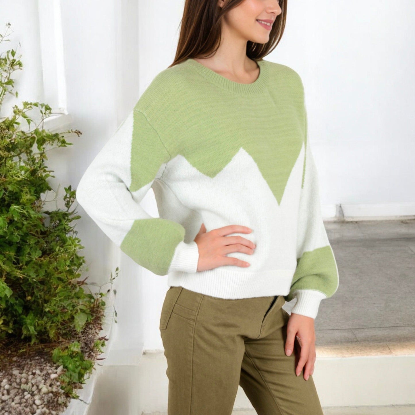 Zigzag Color Block Sweater with Long Sleeves and Crew Neck