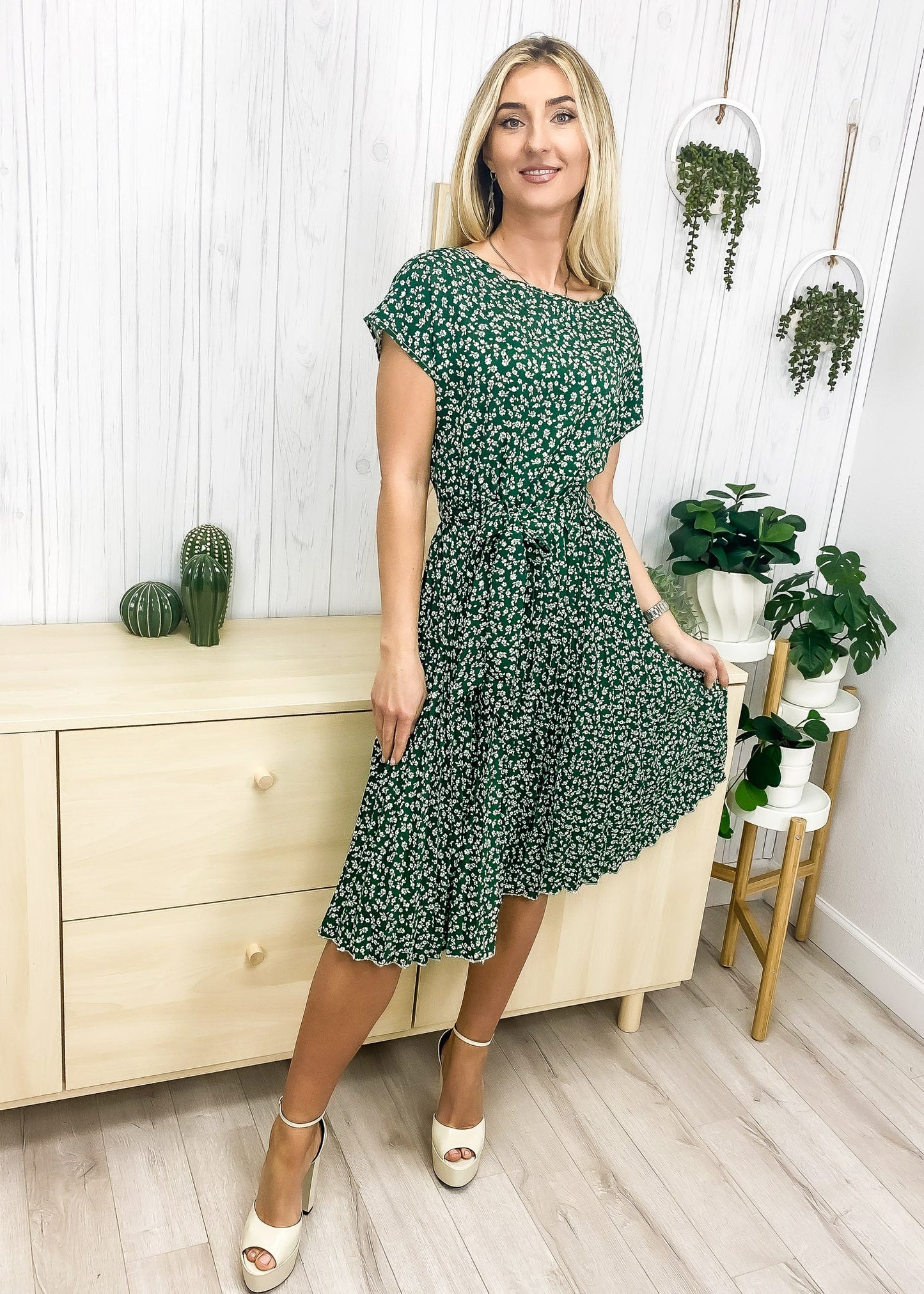 Ditsy Floral Print Pleated Dress