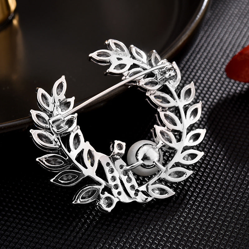 Floral Wreath Clear Crystal Brooch with Pearl