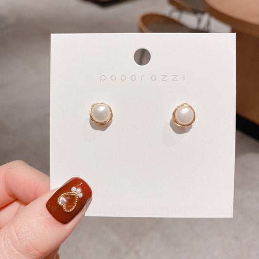 Simple Nestled Pearl Earring Stud