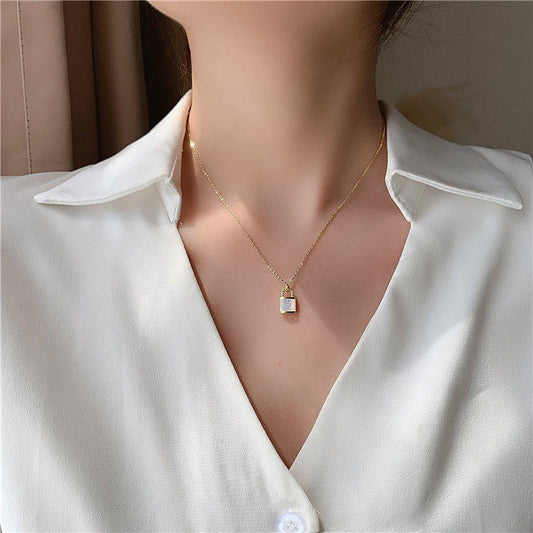 Shell Lock Pendent Necklace