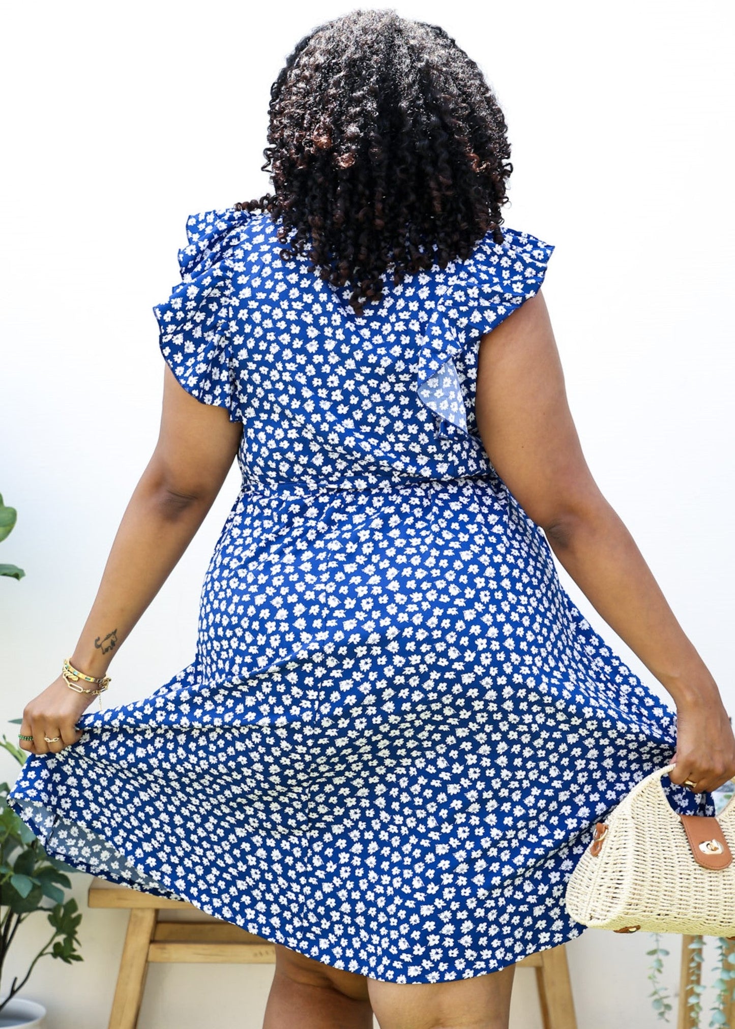 Plus Size White Daisy Print Midi Dress with Ruffle Sleeves