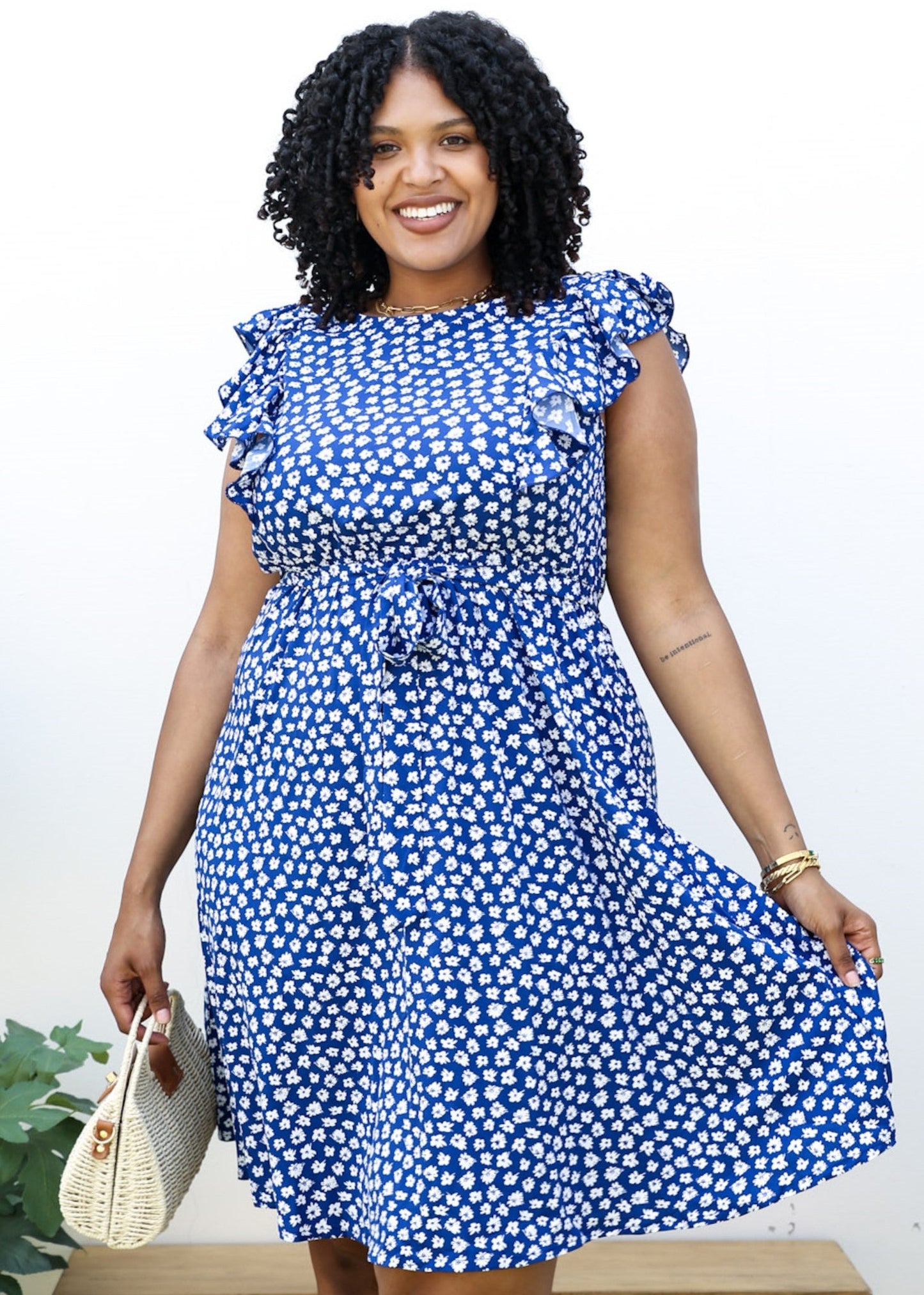 Plus Size White Daisy Print Midi Dress with Ruffle Sleeves